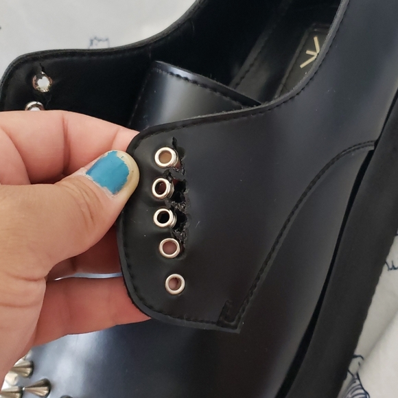 Shoes - Picture 3 of 7